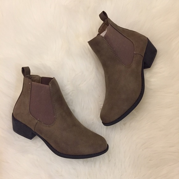 •LAST PAIR• Camel Heeled Slip On Booties - Picture 2 of 8