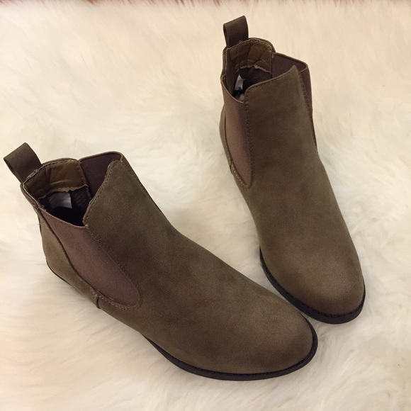•LAST PAIR• Camel Heeled Slip On Booties - Picture 4 of 8