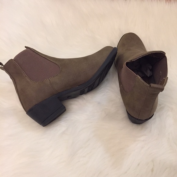 •LAST PAIR• Camel Heeled Slip On Booties - Picture 7 of 8