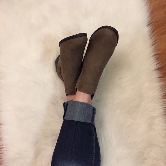 •LAST PAIR• Camel Heeled Slip On Booties - Picture 8 of 8
