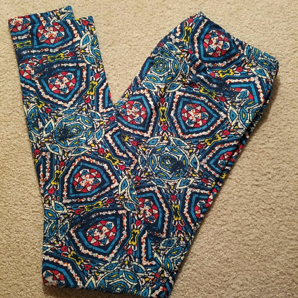 LuLaRoe Tall and Curvy Leggings