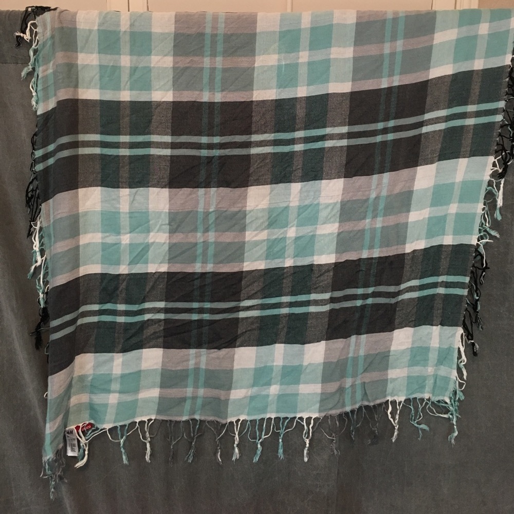 Scarf/wrap - Picture 2 of 3