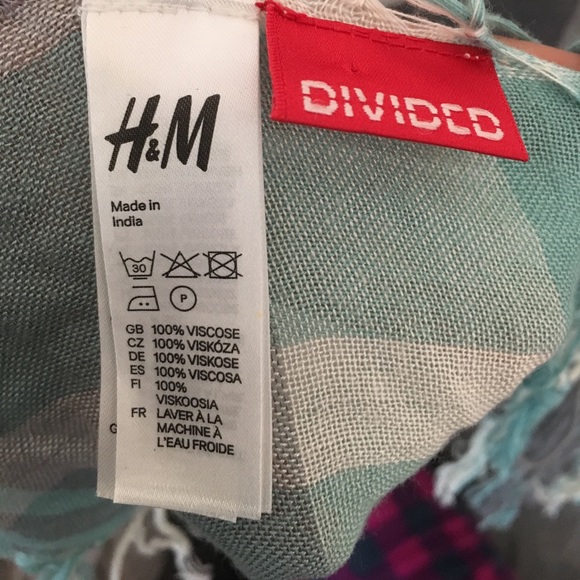 Scarf/wrap - Picture 3 of 3