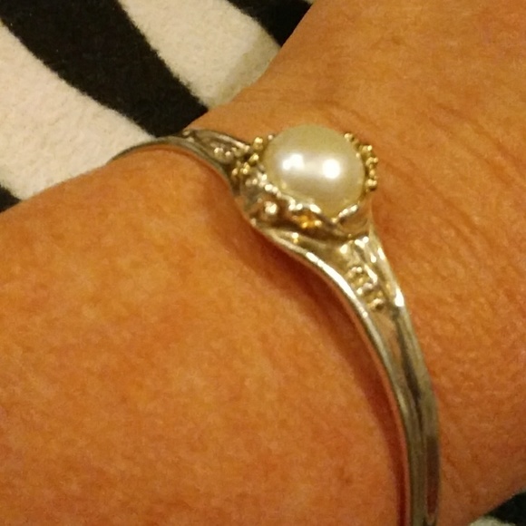 Free form Pearl bracelet set in sterling and gold