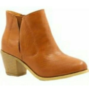 Reduced price! Perfect for Fall, Cognac Booties!