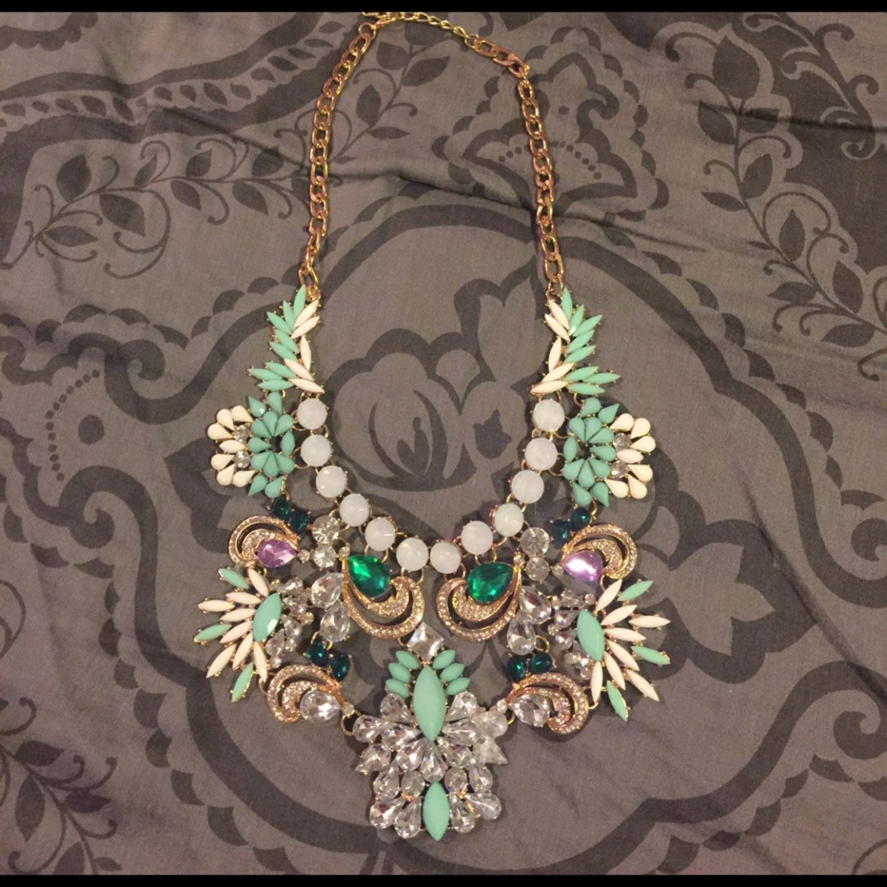 Gorgeous Brand new statement necklace 👗