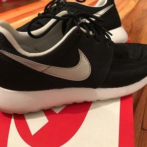 Nike Roshe Run Sneakers