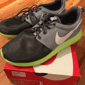 Nike Roshe Run Sneakers