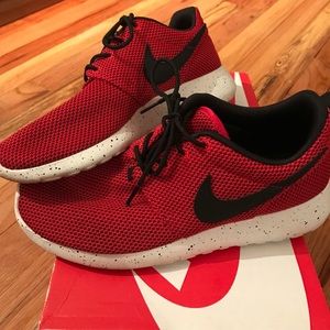 Nike Roshe Run Sneakers