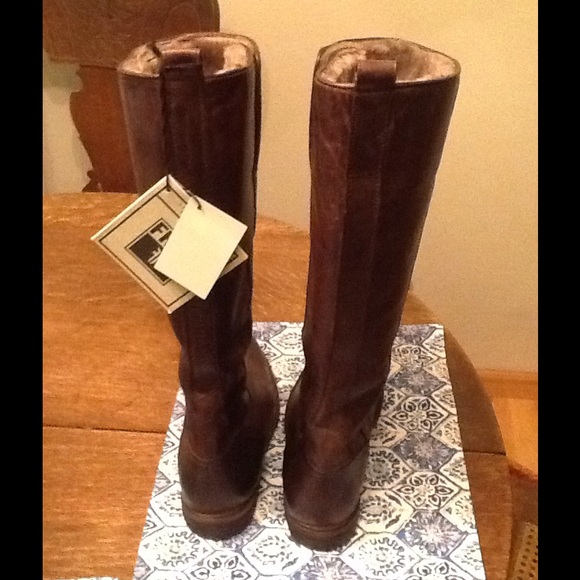 Frye boots with a shearing lamb size 10, new. - Picture 2 of 3