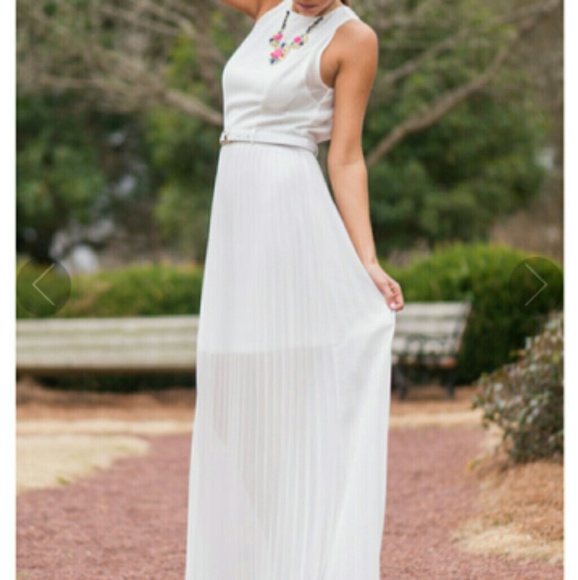NWT White Maxi Dress - Picture 2 of 4