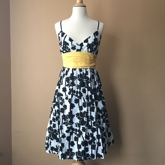 Max Studio Dresses & Skirts - MAX STUDIO Faux wrap summer dress