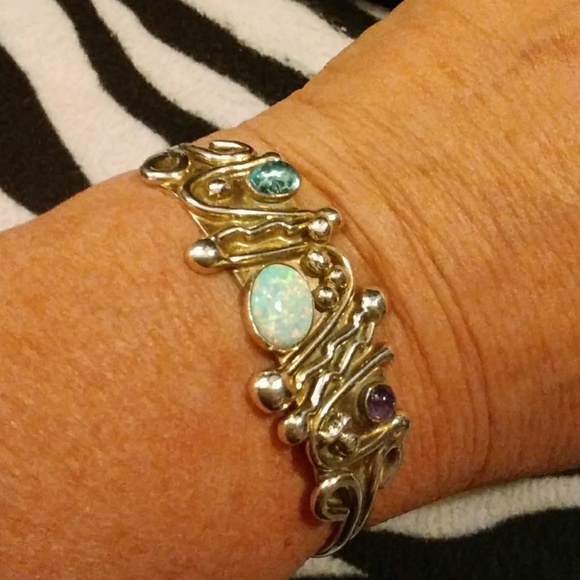 Beautiful Designer Bracelet - Picture 1 of 4