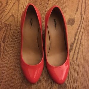 Lightly use coral wedge!