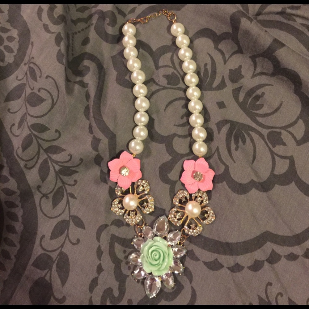 Pearl & rose color necklace