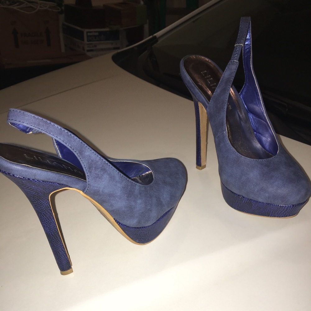 Blue Liliana Platform Pumps