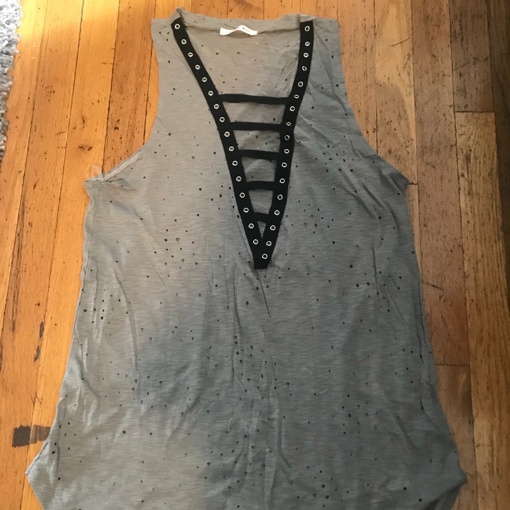 🚨 PRICE DROP - Rivington Tank - Picture 2 of 3