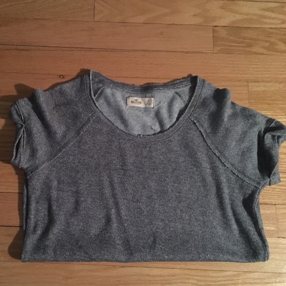 Hollister tshirt - Picture 2 of 2