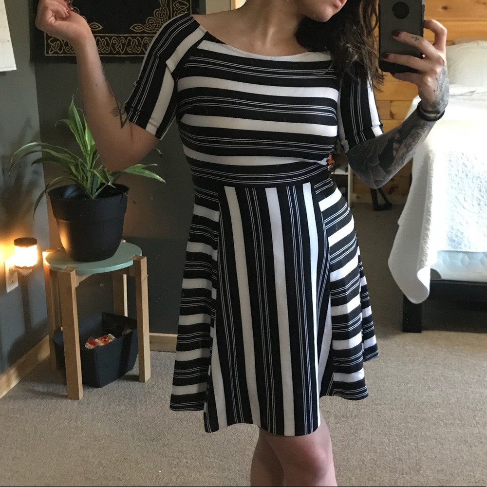 DONATING❌ FOREVER21 // NWOT skater dress