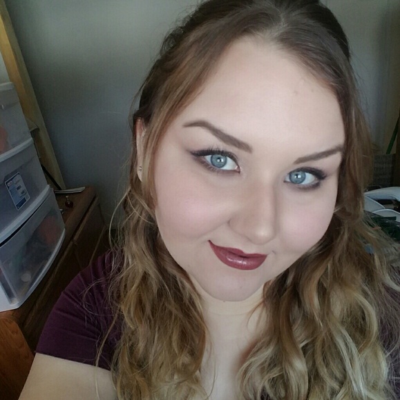 Meet your Posher, Tabitha - Picture 2 of 2