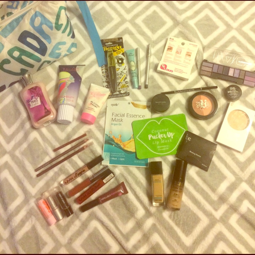 30 piece makeup KatVonD, Too Faced, Tarte, etc!