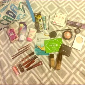 30 piece makeup KatVonD, Too Faced, Tarte, etc!