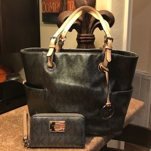 Micheal Kors Purse & Wallet