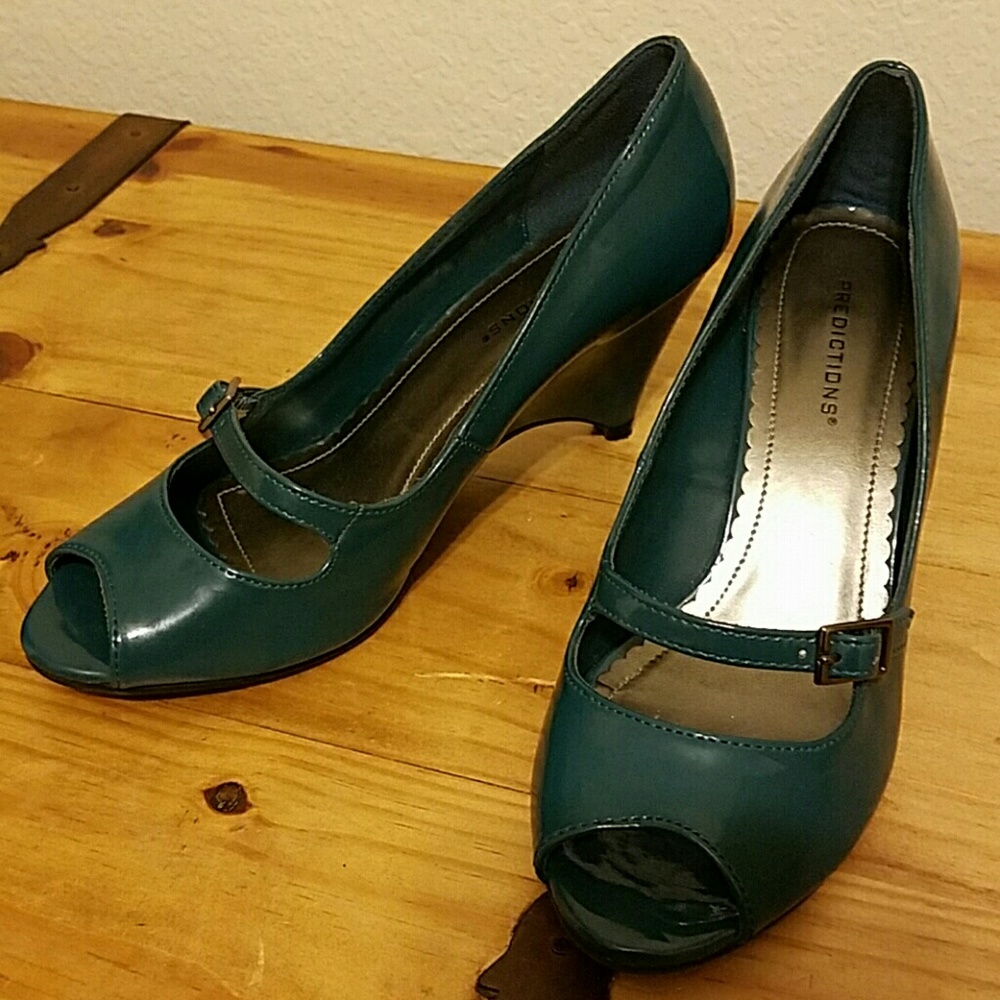 Cute patent turquoise wedges