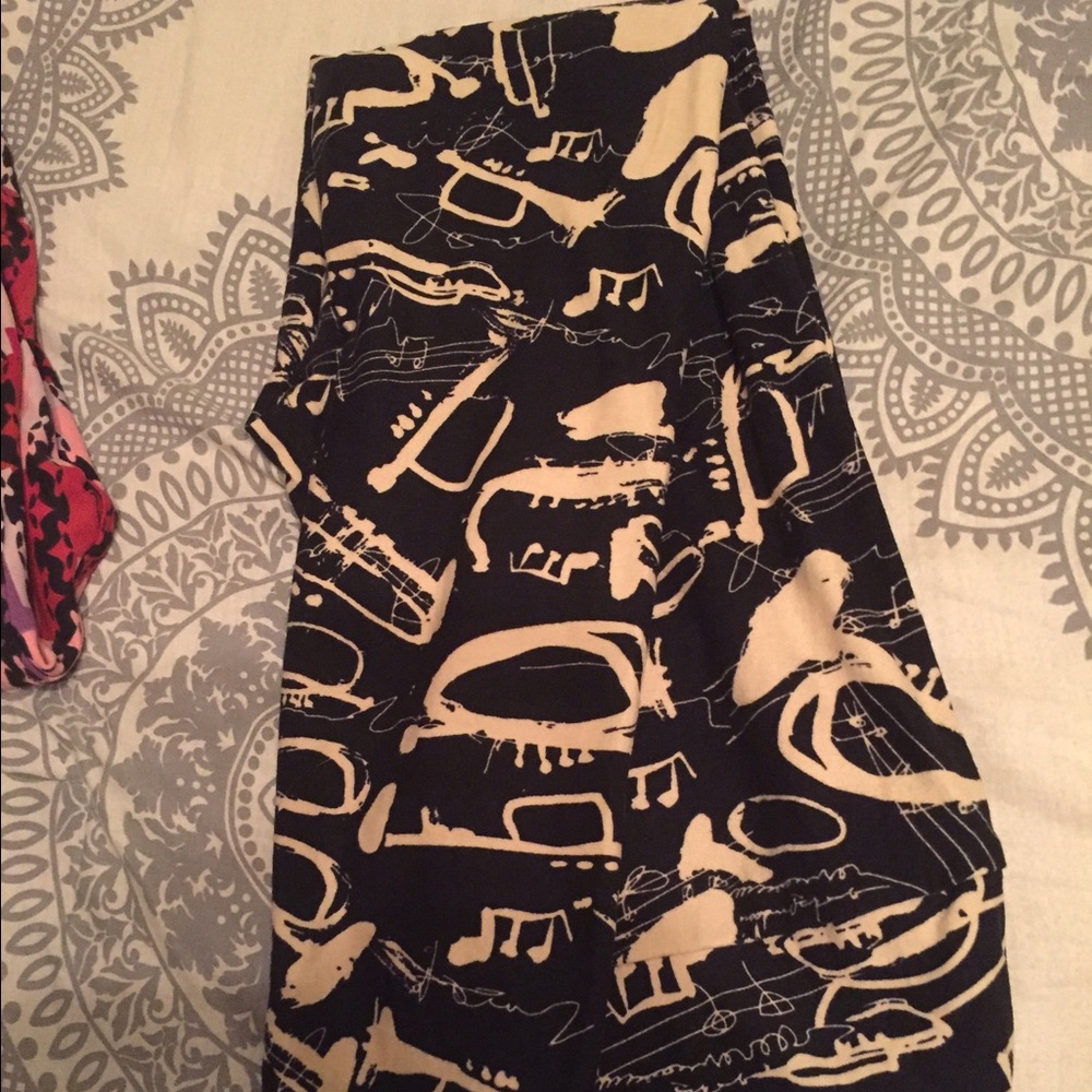 LulaRoe one size music leggings