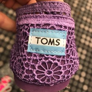 🎉flash sale! Ships tom. size 9 Toms. worn twice!