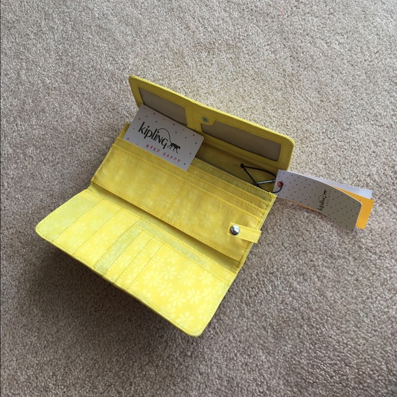 🔥Sale🔥Pale yellow Kipling checkbook wallet - Picture 2 of 5