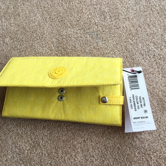 🔥Sale🔥Pale yellow Kipling checkbook wallet - Picture 4 of 5