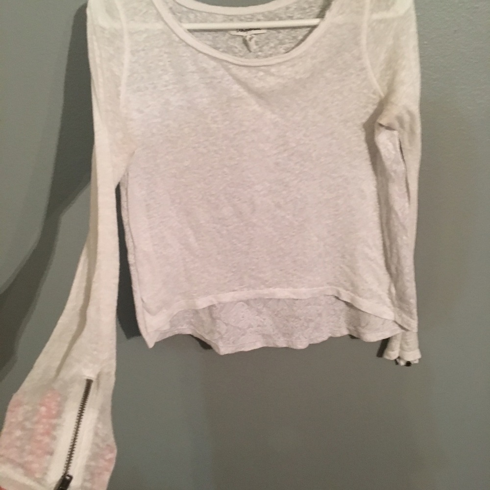 White high low long sleeve