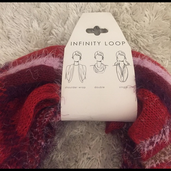 Infinity Loop Marlene Red Scarf - Picture 2 of 4