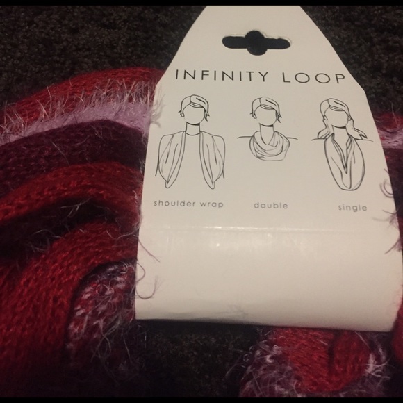 Infinity Loop Marlene Red Scarf - Picture 3 of 4