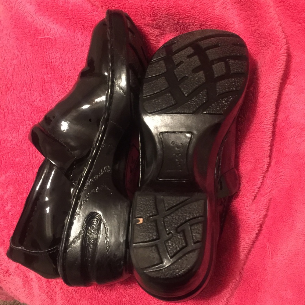 BOC nursing shoes