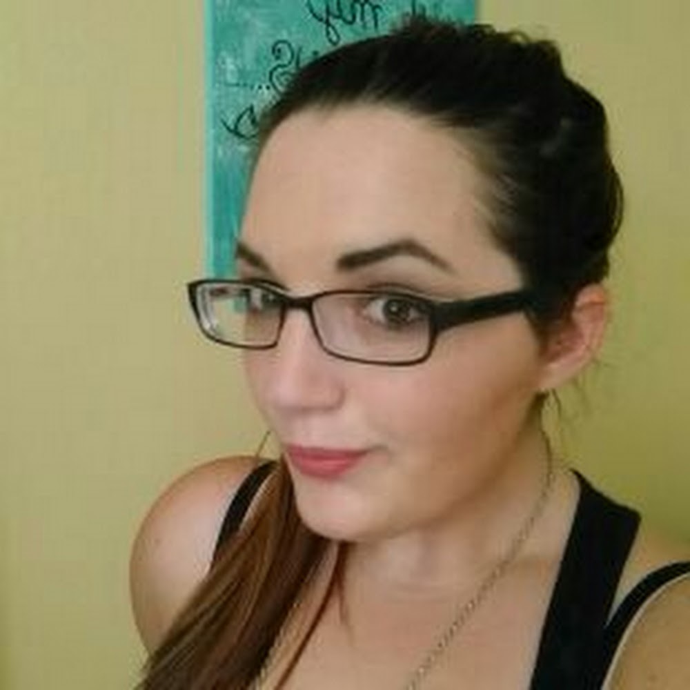 Meet your Posher, Elise