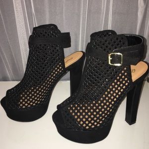 Lolashoetique Caged platform heels