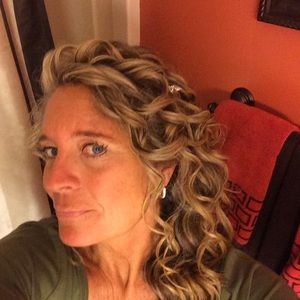 Meet your Posher, Debbie