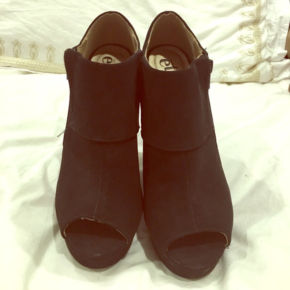 Black booties - Picture 1 of 4
