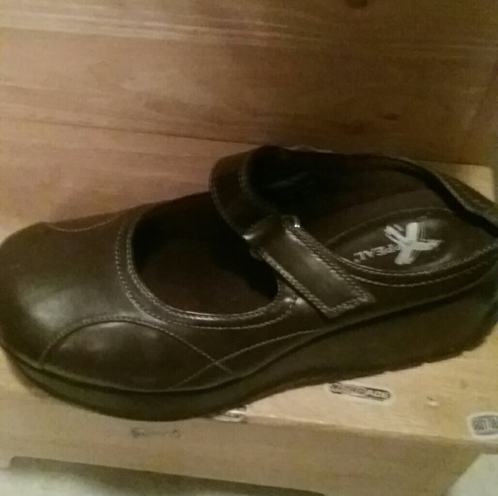 Shoes size 8