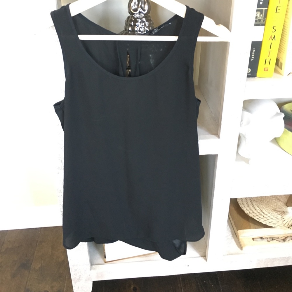 SALE! EXPRESS Top w/ Back Cutout!