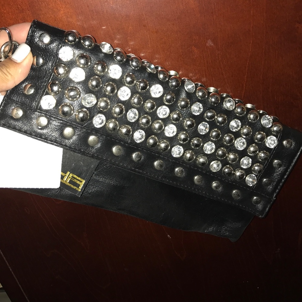 Black clutch