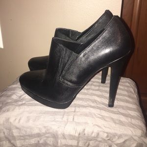 Aldo Black booties!!
