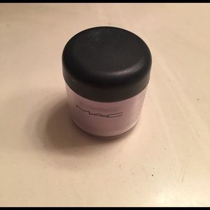 One MAC Pigment Shadow