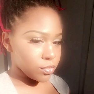 Meet your Posher, Maxine