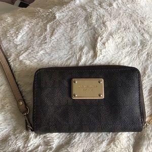 Michael Kors Wallet/ Wristlet