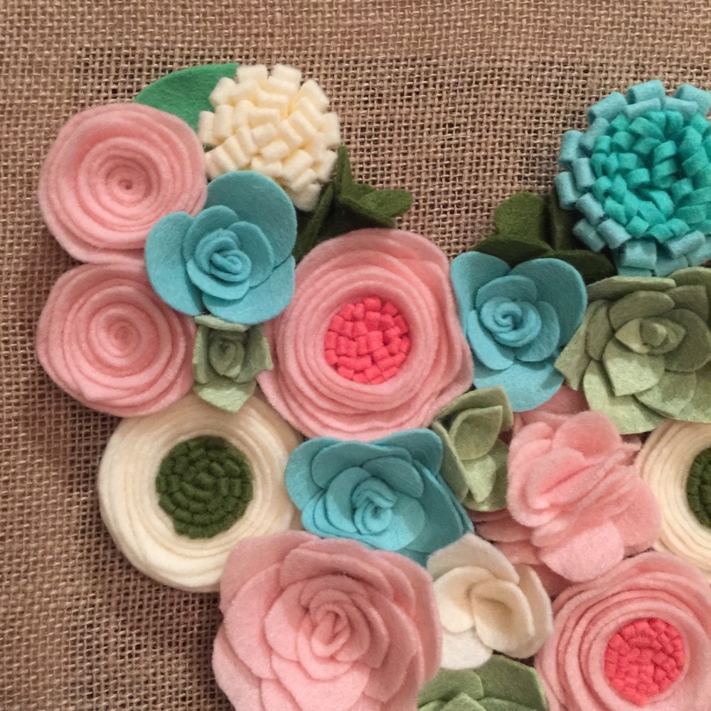 Handmade felt flower & succulents heart home decor - Picture 2 of 4