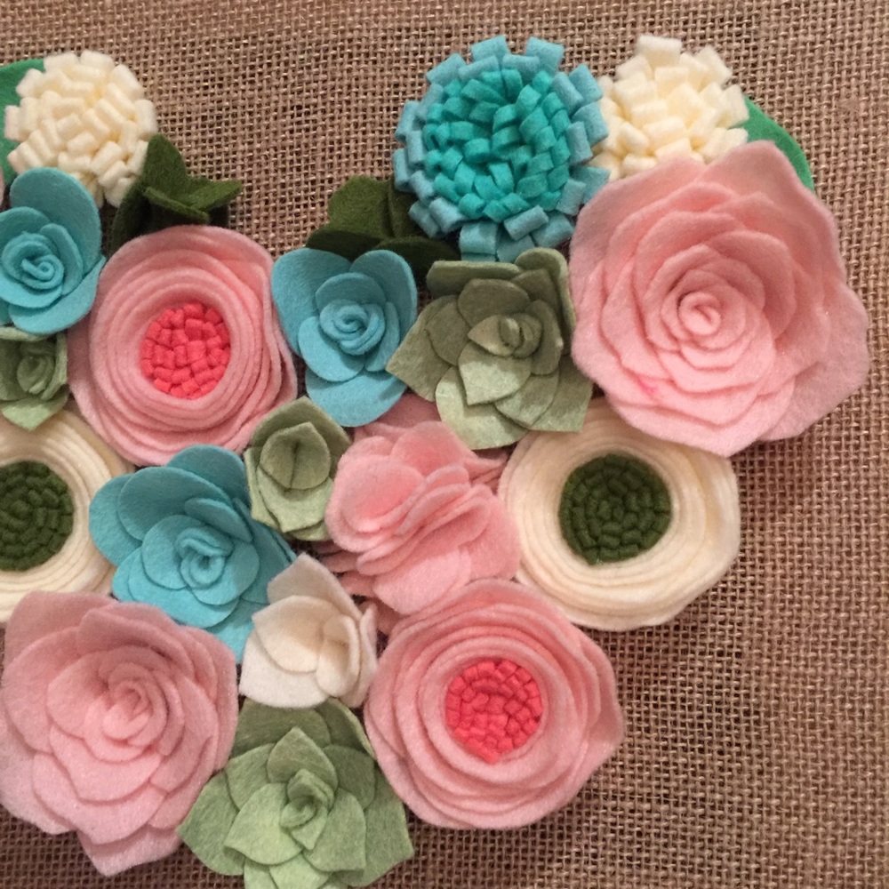Handmade felt flower & succulents heart home decor - Picture 3 of 4