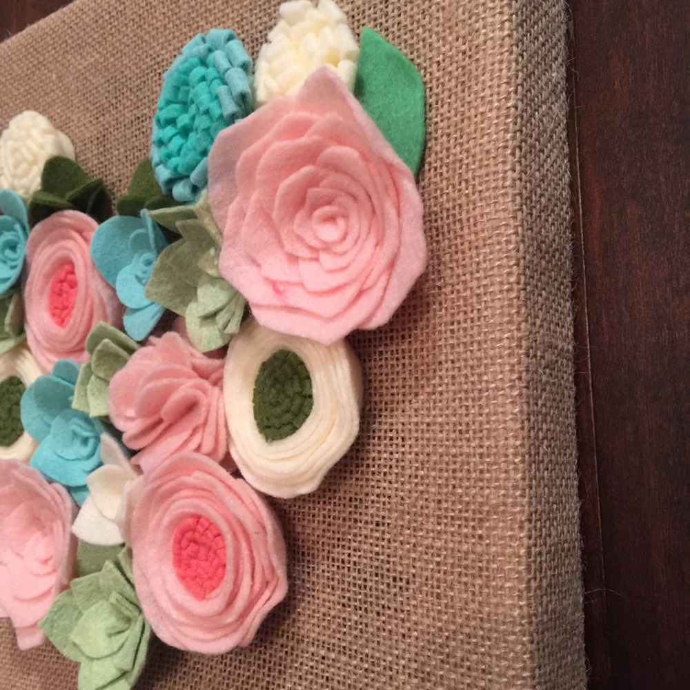 Handmade felt flower & succulents heart home decor - Picture 4 of 4